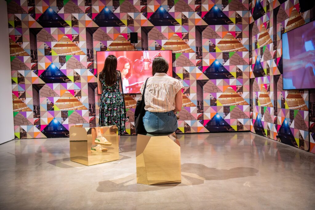 Sonia Boyce, Feeling Her Way: “Instant Singer-Songwriter”, 2022, photo: Stoo Metz Photograph.